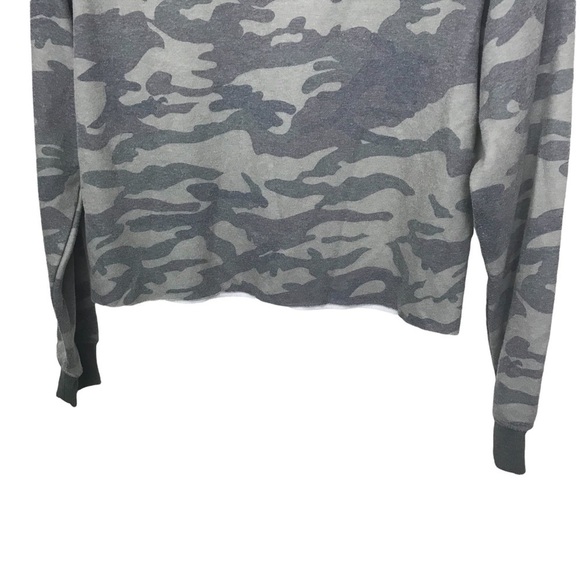 Forever 21 Pale Green Gray Camo Print Sweater Sweatshirt Small - Picture 6 of 8